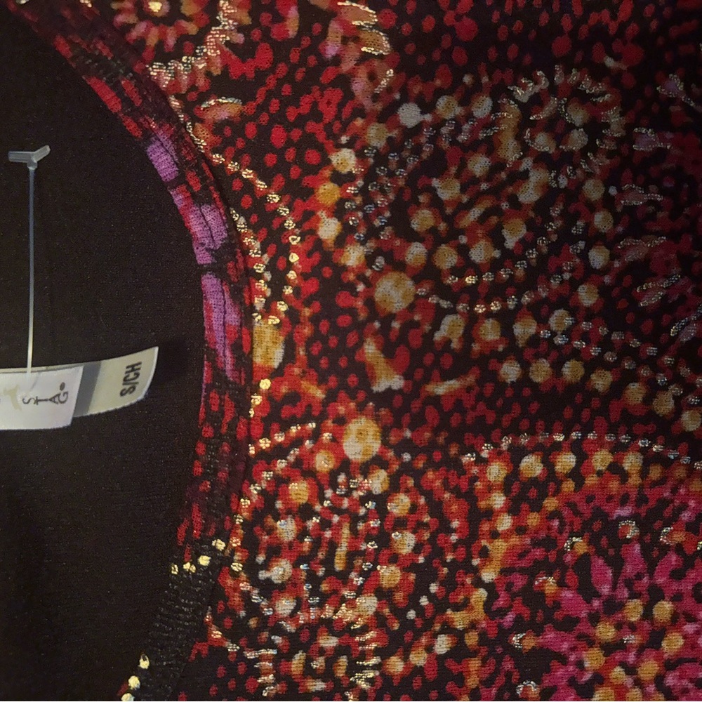 Floral Patterned Top - Picture 2 of 2